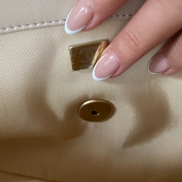SOLD Chanel 19 21k beige - Picture 3 of 9